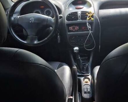 Белый Пежо 206, объемом двигателя 1.4 л и пробегом 235 тыс. км за 4100 $, фото 1 на Automoto.ua