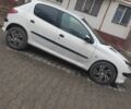 Белый Пежо 206, объемом двигателя 1.4 л и пробегом 201 тыс. км за 3700 $, фото 2 на Automoto.ua