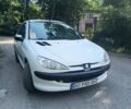 Білий Пежо 206, об'ємом двигуна 1.4 л та пробігом 325 тис. км за 2933 $, фото 1 на Automoto.ua