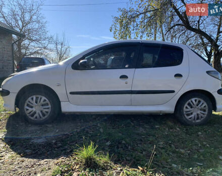 Белый Пежо 206, объемом двигателя 1.4 л и пробегом 383 тыс. км за 2750 $, фото 6 на Automoto.ua