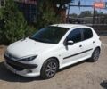 Белый Пежо 206, объемом двигателя 1.4 л и пробегом 235 тыс. км за 4100 $, фото 20 на Automoto.ua