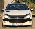 Белый Пежо 206, объемом двигателя 1.36 л и пробегом 145 тыс. км за 4299 $, фото 1 на Automoto.ua