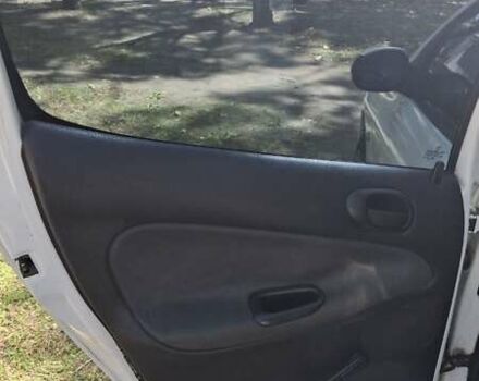 Белый Пежо 206, объемом двигателя 1.4 л и пробегом 235 тыс. км за 4100 $, фото 4 на Automoto.ua