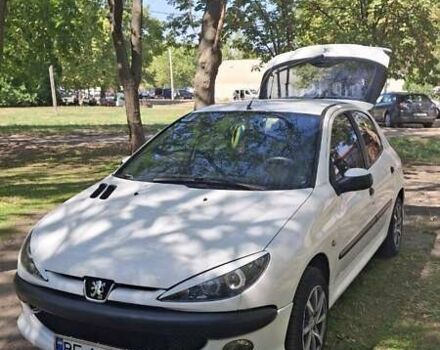 Белый Пежо 206, объемом двигателя 1.4 л и пробегом 235 тыс. км за 4100 $, фото 13 на Automoto.ua