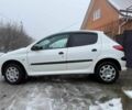 Белый Пежо 206, объемом двигателя 1.6 л и пробегом 141 тыс. км за 5300 $, фото 1 на Automoto.ua