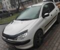 Белый Пежо 206, объемом двигателя 1.4 л и пробегом 201 тыс. км за 3700 $, фото 1 на Automoto.ua