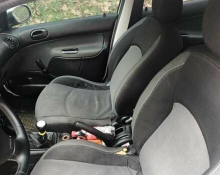 Белый Пежо 206, объемом двигателя 1.36 л и пробегом 248 тыс. км за 2700 $, фото 8 на Automoto.ua