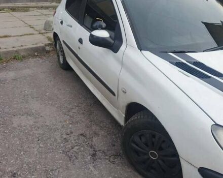 Белый Пежо 206, объемом двигателя 1.36 л и пробегом 248 тыс. км за 2700 $, фото 9 на Automoto.ua