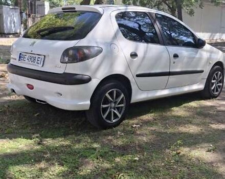 Белый Пежо 206, объемом двигателя 1.4 л и пробегом 235 тыс. км за 4100 $, фото 7 на Automoto.ua