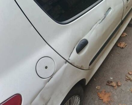 Белый Пежо 206, объемом двигателя 1.36 л и пробегом 248 тыс. км за 2700 $, фото 3 на Automoto.ua