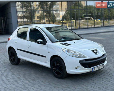 Білий Пежо 206, об'ємом двигуна 1.36 л та пробігом 187 тис. км за 3900 $, фото 4 на Automoto.ua