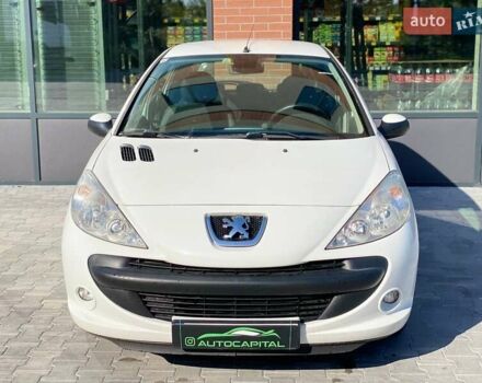 Белый Пежо 206, объемом двигателя 1.36 л и пробегом 206 тыс. км за 3990 $, фото 3 на Automoto.ua