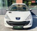 Белый Пежо 206, объемом двигателя 1.36 л и пробегом 206 тыс. км за 3990 $, фото 3 на Automoto.ua