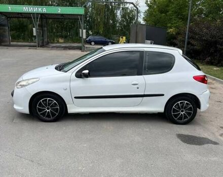 Білий Пежо 206, об'ємом двигуна 1.4 л та пробігом 195 тис. км за 3400 $, фото 5 на Automoto.ua