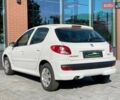 Белый Пежо 206, объемом двигателя 1.36 л и пробегом 206 тыс. км за 3990 $, фото 6 на Automoto.ua