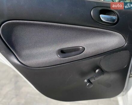 Пежо 206 2009 в Киеве на Automoto.ua Белый Пежо 206, объемом двигателя 1.36 л и пробегом 206 тыс. км за 3990 $, фото 30 на Automoto.ua