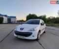 Белый Пежо 206, объемом двигателя 1.12 л и пробегом 165 тыс. км за 4000 $, фото 1 на Automoto.ua
