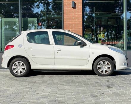 Белый Пежо 206, объемом двигателя 1.4 л и пробегом 206 тыс. км за 4990 $, фото 5 на Automoto.ua