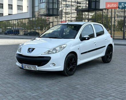 Білий Пежо 206, об'ємом двигуна 1.36 л та пробігом 187 тис. км за 3900 $, фото 2 на Automoto.ua
