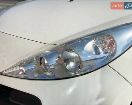 Пежо 206 2009 в Киеве на Automoto.ua Белый Пежо 206, объемом двигателя 1.36 л и пробегом 206 тыс. км за 3990 $, фото 14 на Automoto.ua
