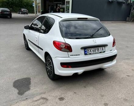 Білий Пежо 206, об'ємом двигуна 1.4 л та пробігом 195 тис. км за 3400 $, фото 4 на Automoto.ua