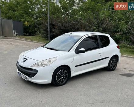 Білий Пежо 206, об'ємом двигуна 1.4 л та пробігом 250 тис. км за 3999 $, фото 1 на Automoto.ua