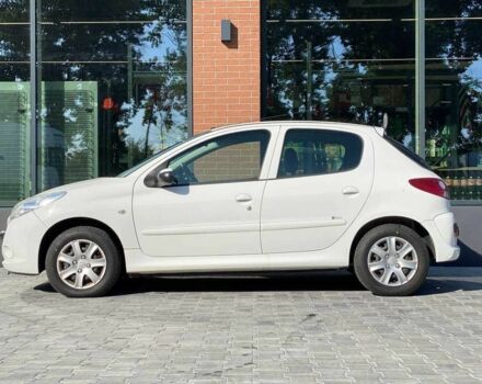 Белый Пежо 206, объемом двигателя 1.4 л и пробегом 206 тыс. км за 4990 $, фото 3 на Automoto.ua