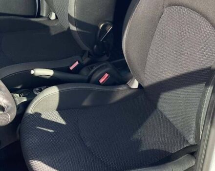 Белый Пежо 206, объемом двигателя 1.36 л и пробегом 206 тыс. км за 3990 $, фото 22 на Automoto.ua