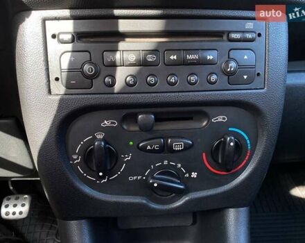 Белый Пежо 206, объемом двигателя 1.36 л и пробегом 206 тыс. км за 3990 $, фото 27 на Automoto.ua