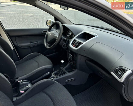 Білий Пежо 206, об'ємом двигуна 1.36 л та пробігом 187 тис. км за 3900 $, фото 9 на Automoto.ua