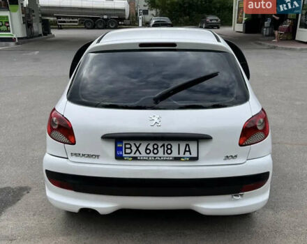 Білий Пежо 206, об'ємом двигуна 1.4 л та пробігом 250 тис. км за 3999 $, фото 4 на Automoto.ua