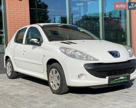 Белый Пежо 206, объемом двигателя 1.36 л и пробегом 206 тыс. км за 3990 $, фото 4 на Automoto.ua