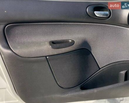 Білий Пежо 206, об'ємом двигуна 1.36 л та пробігом 206 тис. км за 3790 $, фото 18 на Automoto.ua