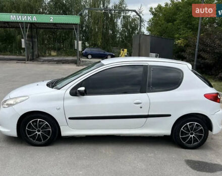 Білий Пежо 206, об'ємом двигуна 1.4 л та пробігом 250 тис. км за 3999 $, фото 2 на Automoto.ua