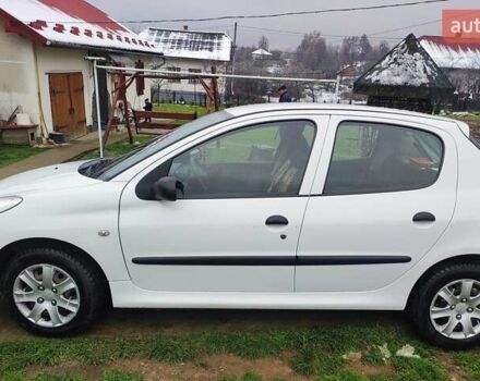 Білий Пежо 206, об'ємом двигуна 1.1 л та пробігом 112 тис. км за 5200 $, фото 1 на Automoto.ua