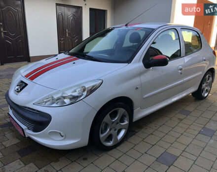 Белый Пежо 206, объемом двигателя 1.4 л и пробегом 107 тыс. км за 4950 $, фото 1 на Automoto.ua