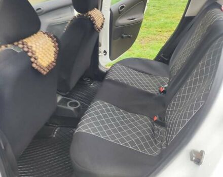 Білий Пежо 206, об'ємом двигуна 1.1 л та пробігом 112 тис. км за 5200 $, фото 5 на Automoto.ua