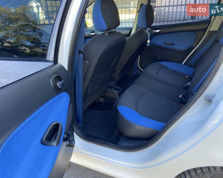 Білий Пежо 206, об'ємом двигуна 1.4 л та пробігом 213 тис. км за 4000 $, фото 11 на Automoto.ua