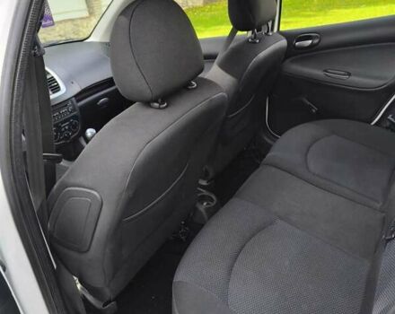 Білий Пежо 206, об'ємом двигуна 1.36 л та пробігом 108 тис. км за 5500 $, фото 2 на Automoto.ua