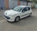Білий Пежо 206, об'ємом двигуна 1.4 л та пробігом 176 тис. км за 3700 $, фото 1 на Automoto.ua