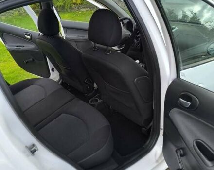 Білий Пежо 206, об'ємом двигуна 1.36 л та пробігом 108 тис. км за 5500 $, фото 3 на Automoto.ua