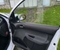 Білий Пежо 206, об'ємом двигуна 1.36 л та пробігом 108 тис. км за 5500 $, фото 5 на Automoto.ua