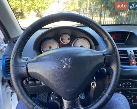 Білий Пежо 206, об'ємом двигуна 1.4 л та пробігом 213 тис. км за 4000 $, фото 14 на Automoto.ua