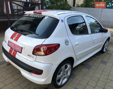 Белый Пежо 206, объемом двигателя 1.4 л и пробегом 107 тыс. км за 4950 $, фото 18 на Automoto.ua