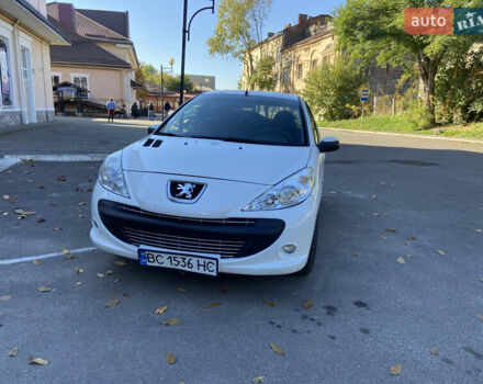 Білий Пежо 206, об'ємом двигуна 1.4 л та пробігом 213 тис. км за 4000 $, фото 1 на Automoto.ua