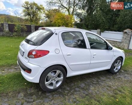 Білий Пежо 206, об'ємом двигуна 1.36 л та пробігом 108 тис. км за 5500 $, фото 9 на Automoto.ua