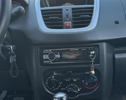 Белый Пежо 206, объемом двигателя 1.4 л и пробегом 152 тыс. км за 4700 $, фото 10 на Automoto.ua