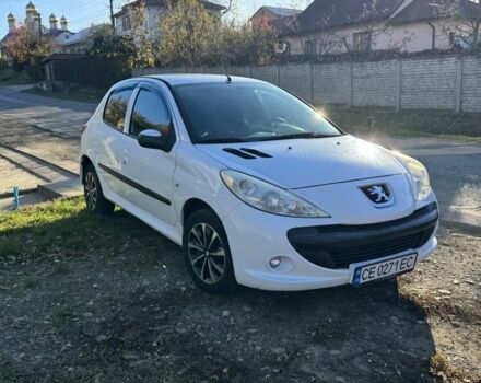 Белый Пежо 206, объемом двигателя 1.4 л и пробегом 152 тыс. км за 4700 $, фото 2 на Automoto.ua