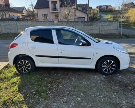 Белый Пежо 206, объемом двигателя 1.4 л и пробегом 152 тыс. км за 4700 $, фото 3 на Automoto.ua