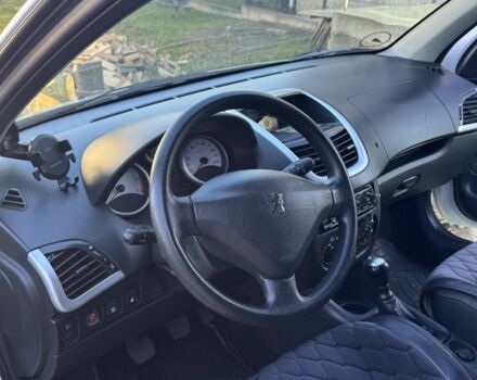 Белый Пежо 206, объемом двигателя 1.4 л и пробегом 152 тыс. км за 4700 $, фото 8 на Automoto.ua